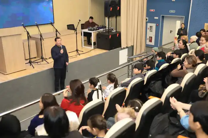 Аким области посетил комфортную школу на 2000 мест в микрорайоне Есет батыр (3)