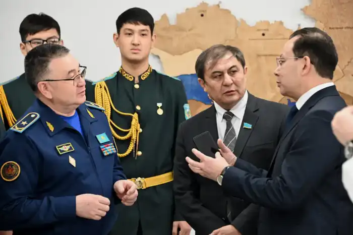 Обсуждение патриотизма и гражданской ответственности на встречах заместителя министра обороны с общественностью {city2}