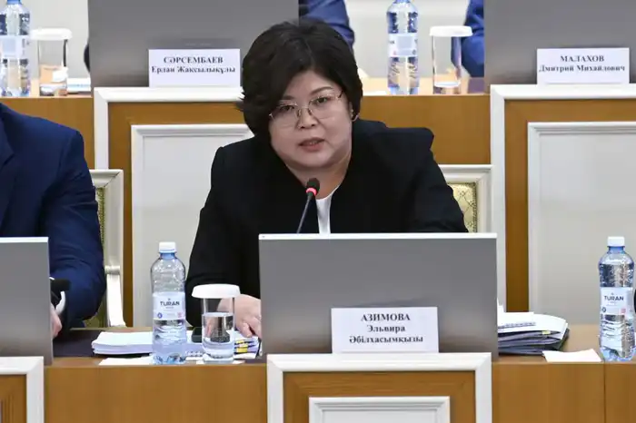 Обсуждение поправок в Конституцию подчеркивает важность участия граждан и экспертов в изменениях законодательства {city2}