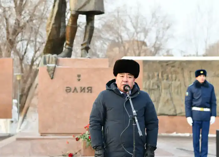 Актобе: память о героине в цветах и словах {city2}