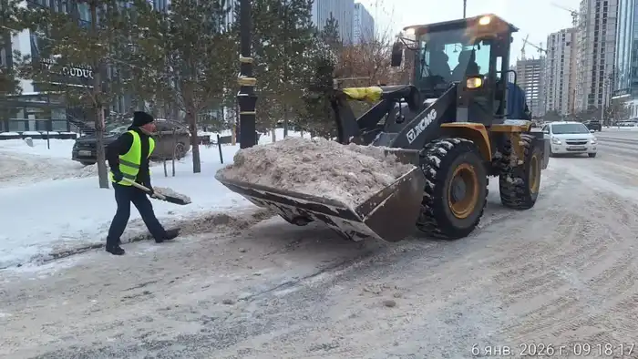 В Астане для очистки города от снега задействовано более 1 800 единиц спецтехники (6)