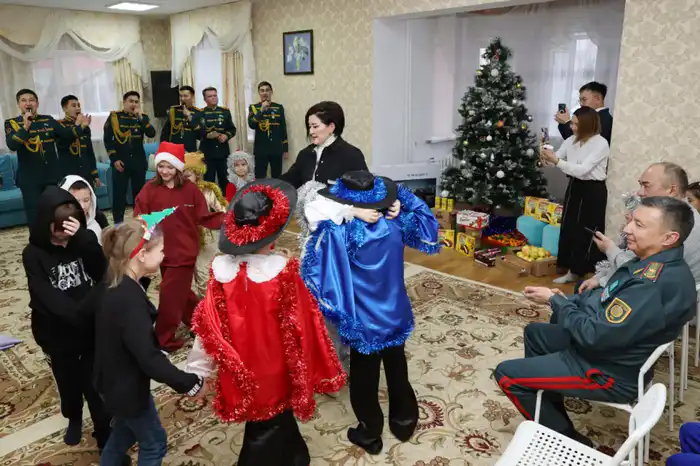 Национальная гвардия поздравила детей из детских домов с Новым годом {city2}