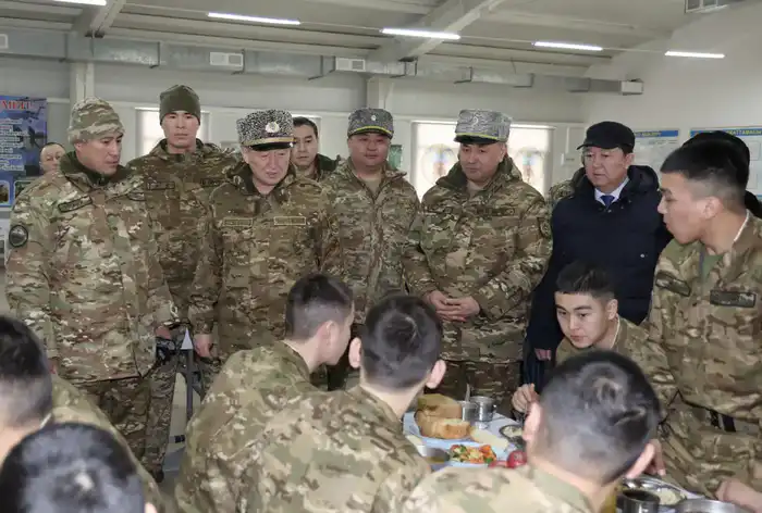 Министр обороны проинспектировал военные объекты в Кызылординской области (2)