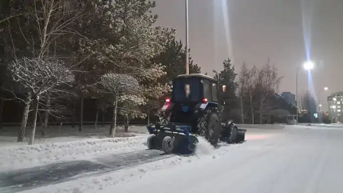 Снегопад в Астане: последствия для коммунальных служб и объемы вывезенного снега {city2}
