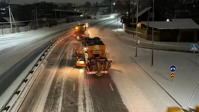 Коммунальные службы Алматы переведены в усиленный режим на период снегопада (4)