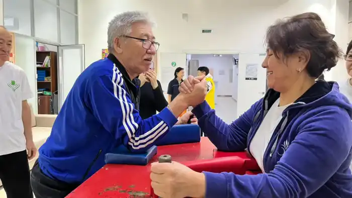 Столичные пенсионеры соревновались в армрестлинге {city2}