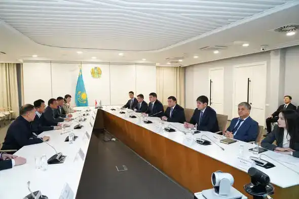 Инвесторы из Китая обсудили новые проекты с акимом Туркестанской области Нуралханом Кушеровым {city2}