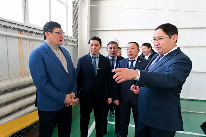 Аким области посетил спортивные объекты в селе Бескарагай (2)