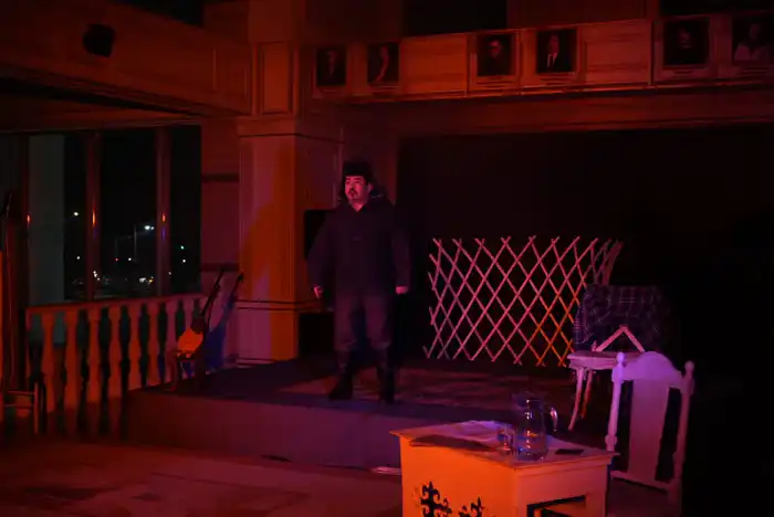 Моноспектакль «Мұқағали» в Жетісу: культурное наследие поэта в новом свете {city2}