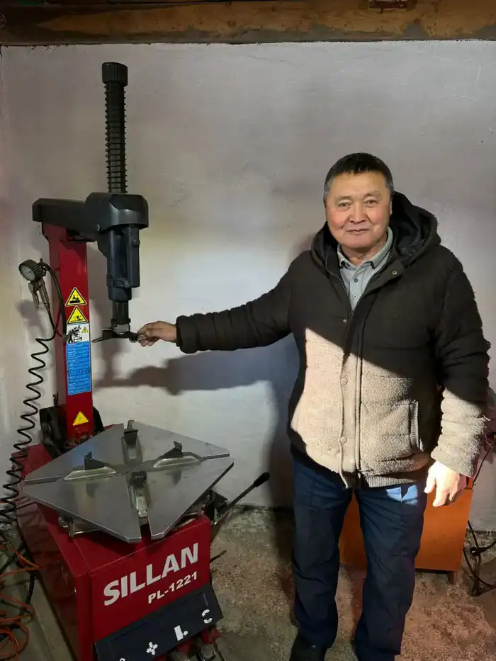 Открытие шиномонтажного сервиса в Жанаталape: поддержка местного предпринимательства и сельского хозяйства через программу "Ауыл аманаты" {city2}