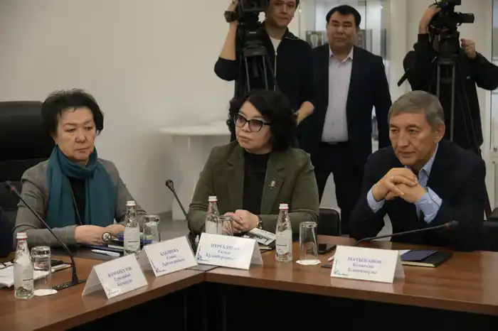 Конференция в Алматы: 100 лет Казахскому театру {city2}