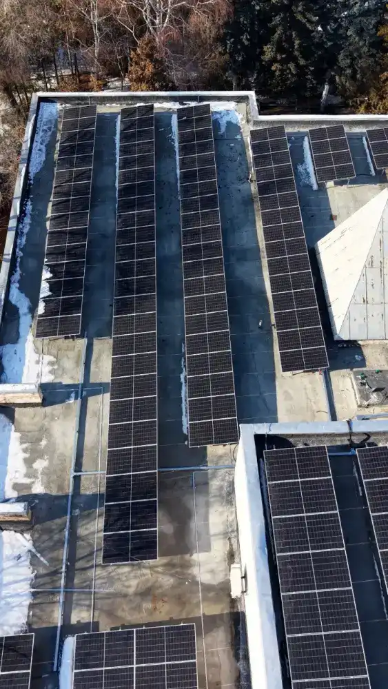 На крыше учебных корпусов КазНУ установлены солнечные панели (5)