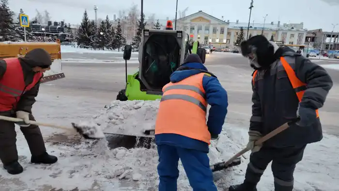 Более 1,5 тысячи единиц спецтехники задействовано в работах по уборке снега в Астане (6)