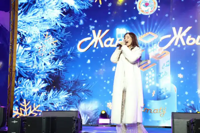 Дубайские туристы отмечают доброжелательность казахстанцев на новогоднем концерте в Алматы {city2}