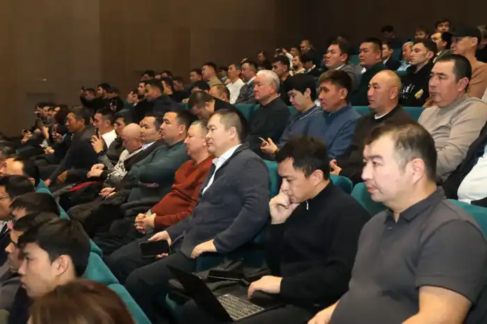 Свет отцовского воспитания: Форум в Алатауском районе объединяет более 400 участников {city2}