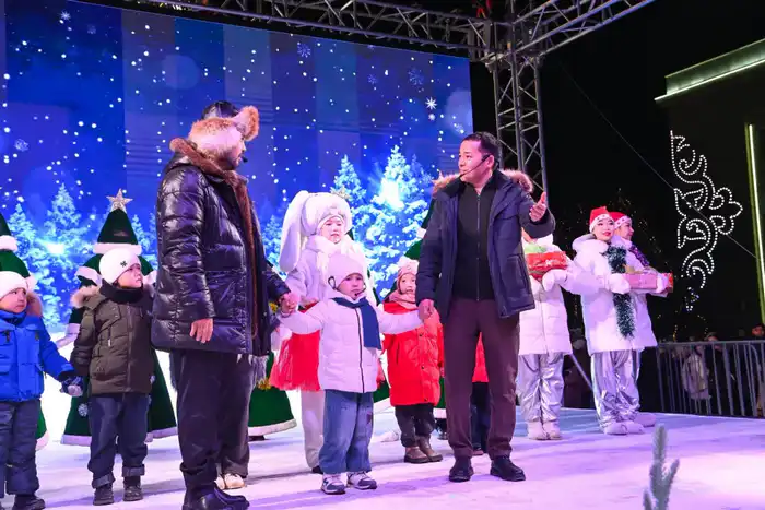 Глава региона поздравил жителей и гостей города с праздником (5)