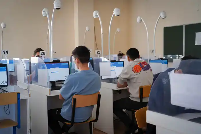 Умные шаги к будущему: 90 тысяч абитуриентов преодолели январский экзамен {city2}