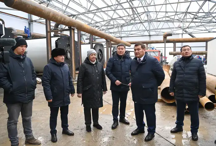 Глава региона ознакомился с ходом строительства автономной блок-модульной котельной на левом берегу (7)