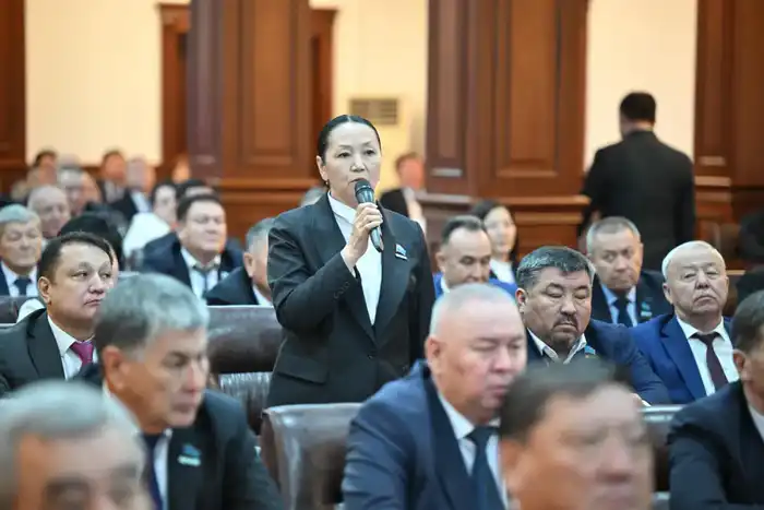 Председатель Сената Маулен Ашимбаев встретился с депутатами Маслихата и общественными деятелями (2)