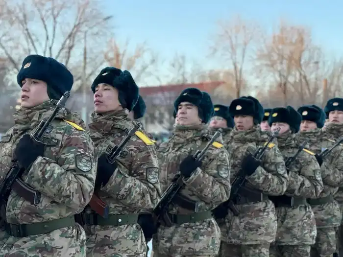 Семейные традиции и преемственность: младший брат принимает Военную присягу в Национальной гвардии {city2}