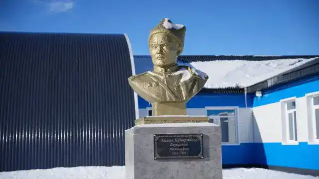 Открывая двери знаний: Аким ВКО исследует образовательные горизонты Тарбагатайского района {city2}