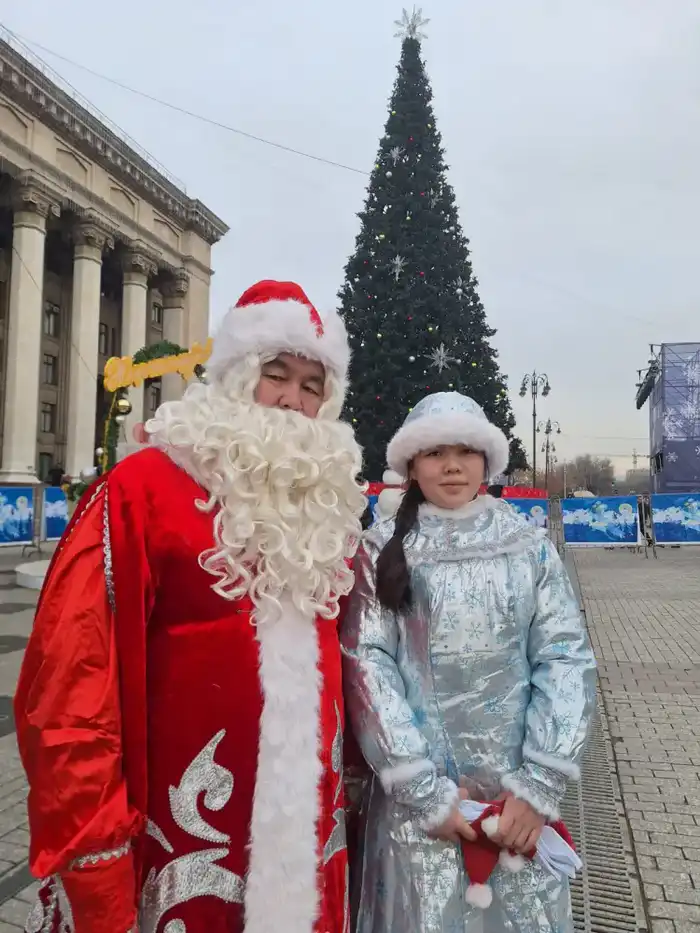 На площади Астана в Алматы старт preparations for New Year's show with performances by local artists and DJ BATTLE. {city2}