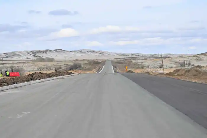 Улучшение дорожной инфраструктуры в области Абай как фактор экономического роста и повышения качества жизни {city2}