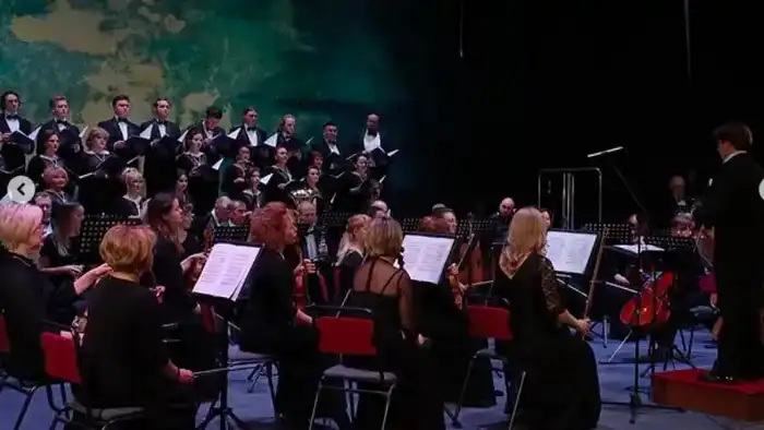 Концерт хоровой музыки в Караганде: культурное объединение через народные песни и классические оперы {city2}