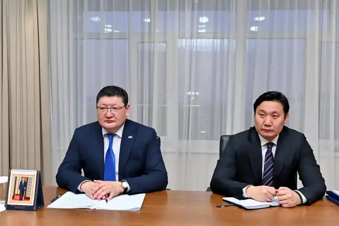 Аким области обсудил культурное наследие и социально-экономическое развитие с интеллигенцией региона {city2}