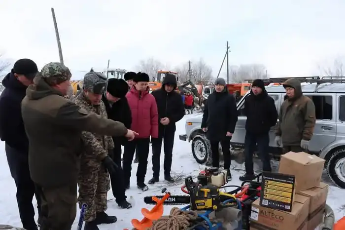 Защитный вал: аким против весеннего подтопления! {city2}