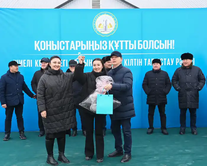 Жителям поселка Шиели вручили ключи от квартир в микрорайоне «Шугыла» (7)