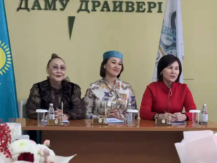 Международное сотрудничество: студенты Астаны создают парфюмерные продукты с эфирными маслами из Вашингтона {city2}