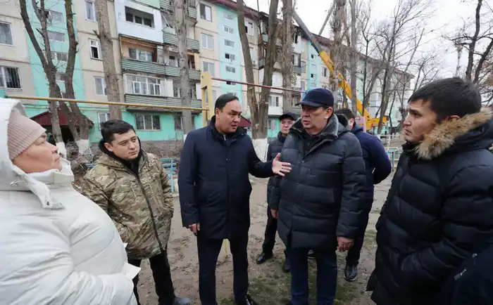 Ербол Карашукеев проинспектировал работы по ликвидации последствий пожара в Таразе (5)