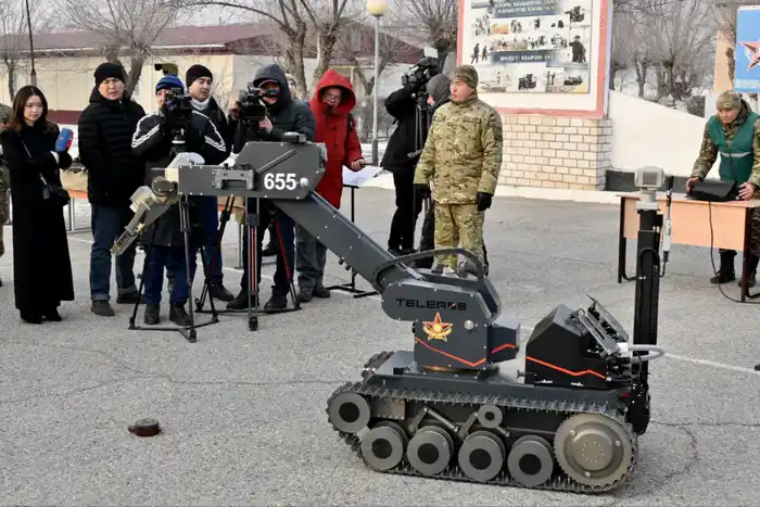 Роботы, дроны и четвероногие саперы: в Конаевском гарнизоне прошел пресс-тур для представителей СМИ (8)