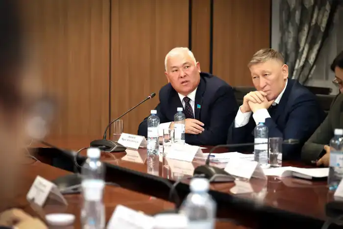 Первое заседание Общественного совета по вопросам образования и защиты прав детей с избранием председателя Муратом Абеновым {city2}