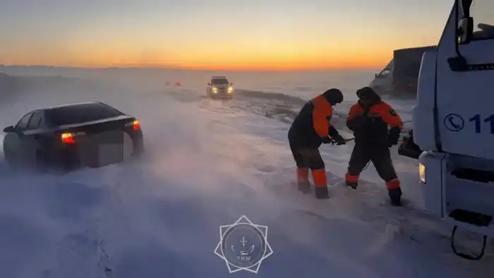 Спасатели Актюбинской области: Защитники в снежной буре {city2}