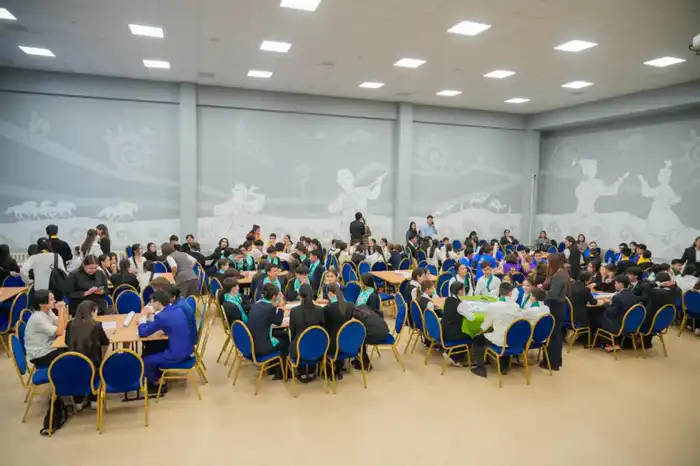 «Закон и порядок»: конкурс по правовой грамотности провели среди столичных школьников (9)