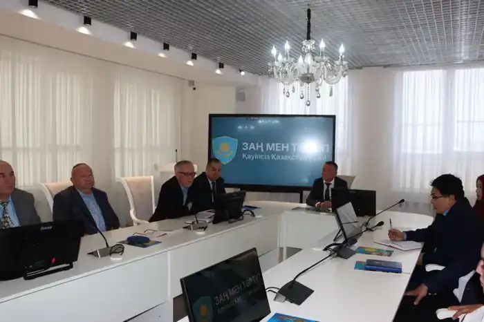 «Закон и порядок»: борьбу с правонарушениями в обществе обсудили за круглым столом в столичном вузе (6)