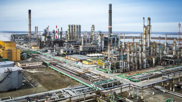 Возобновление добычи нефти на Тенгизе: последствия для местного населения и экономики региона {city2}