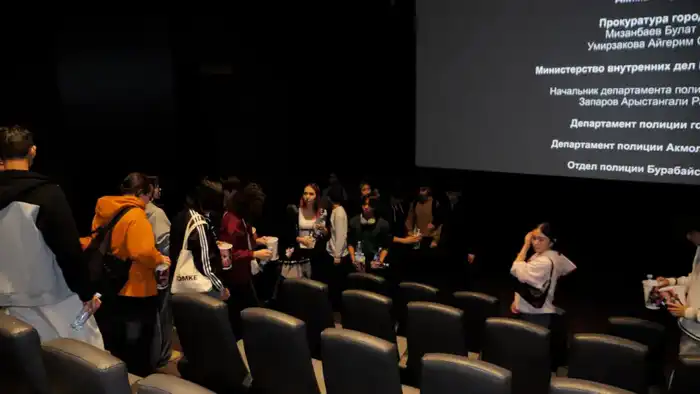 Зрители после киносеанса в Астане организовали необычную экоакцию (2)