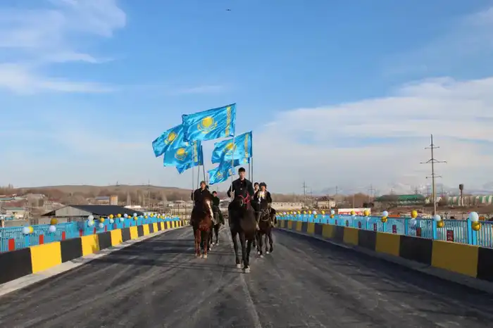 Новый мост в Сайрамском районе: ускорение доступа к Шымкенту и улучшение транспортной инфраструктуры {city2}