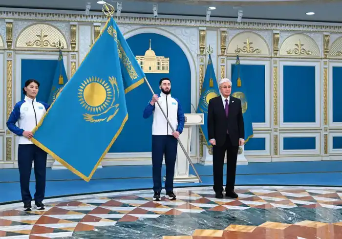 Вручение Государственного флага Казахстана олимпийским и паралимпийским командам: символ единства и надежды на успех {city2}