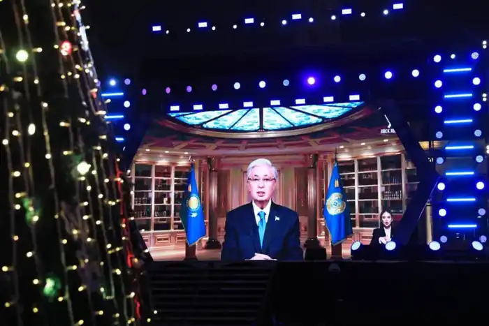 Новый год в Актобе: массовые празднования укрепляют общественное единство и культурные традиции {city2}