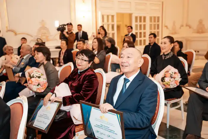 Деятелям культуры вручили государственные стипендии в Астане (4)