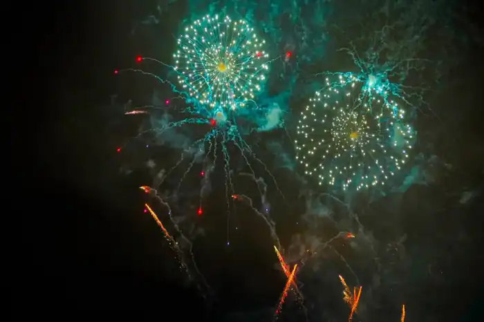 Новогодние салюты в Астане запустили в двух местах (8)