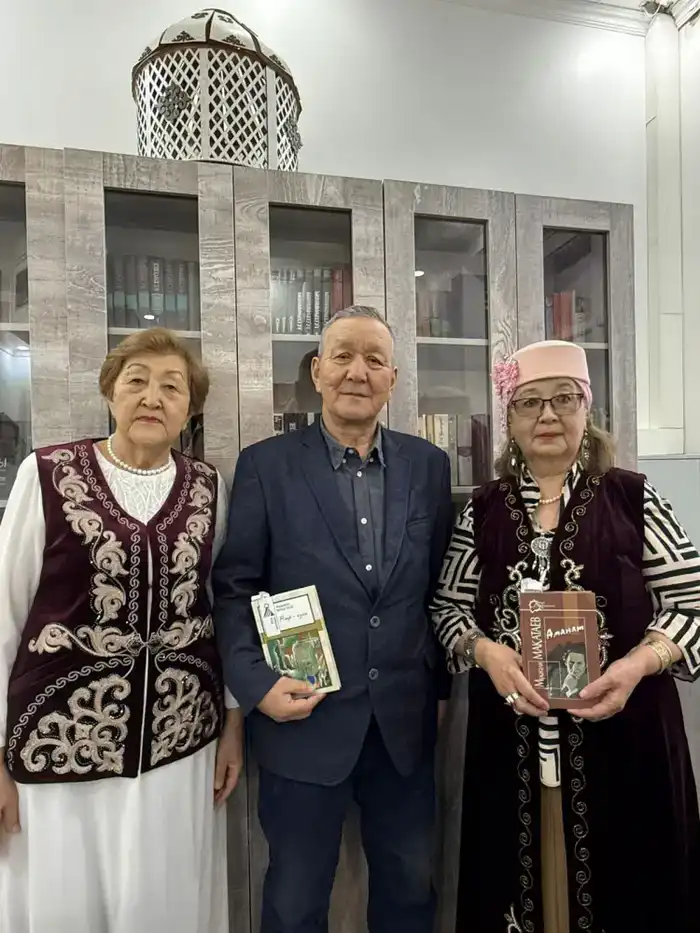 Пенсионеры Астаны: поэзия Мукагали оживает! {city2}