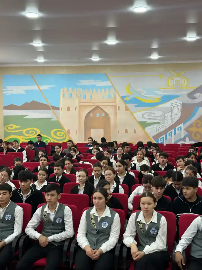 Кампания профориентации в южном Казахстане охватила более 10 000 школьников {city2}