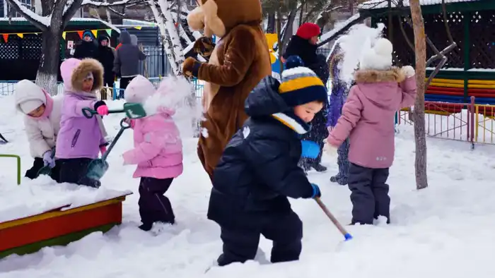 «Снежный десант»: столичные школьники провели общегородскую волонтерскую эстафету (6)