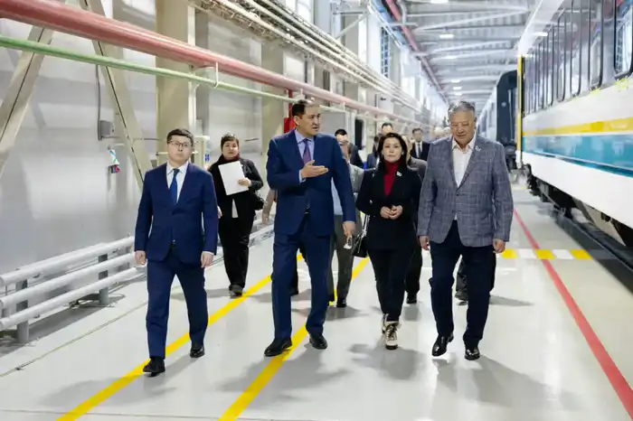Депутаты Сената и представители профильных министерств ознакомились с производством пассажирских вагонов в Астане (2)