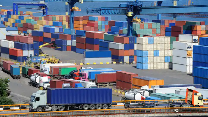 Казахстан стремится стать ключевой транспортной гаванью Евразии, заявляет президент Токаев {city2}